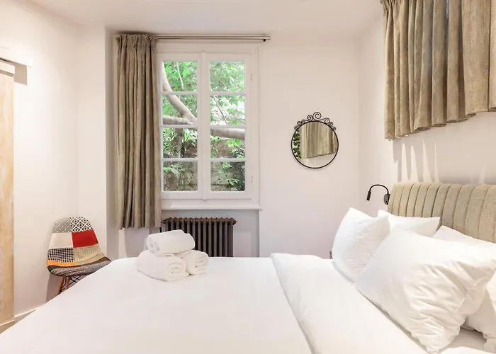 Couple-In Magical Suite With Jacuzzi