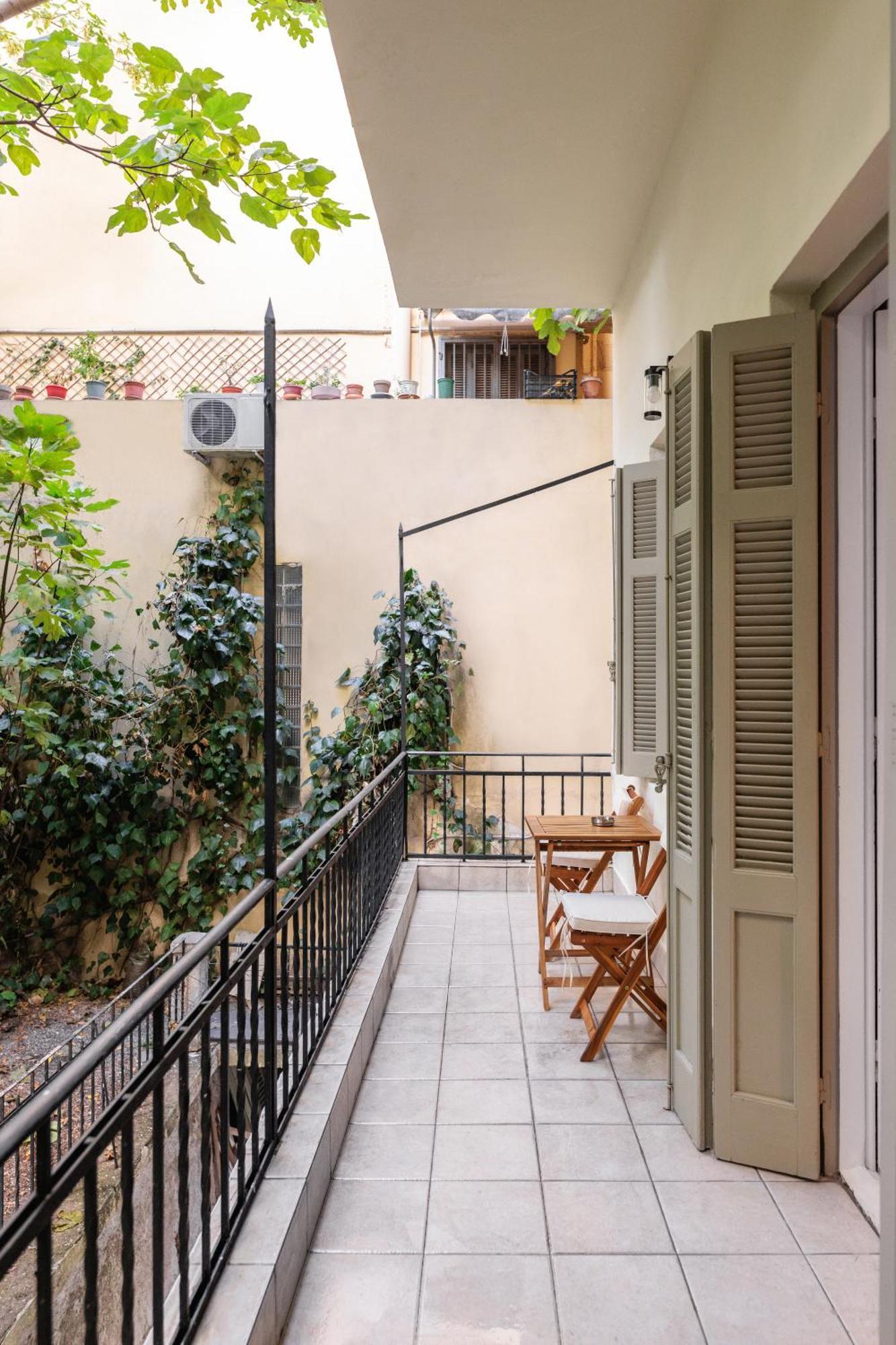 Couple-in Magical With Jacuzzi Apartment Thessaloniki